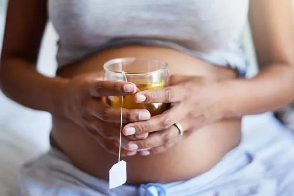Infusiones para embarazadas: cuáles son seguras, cuáles evitar y cómo tomarlas